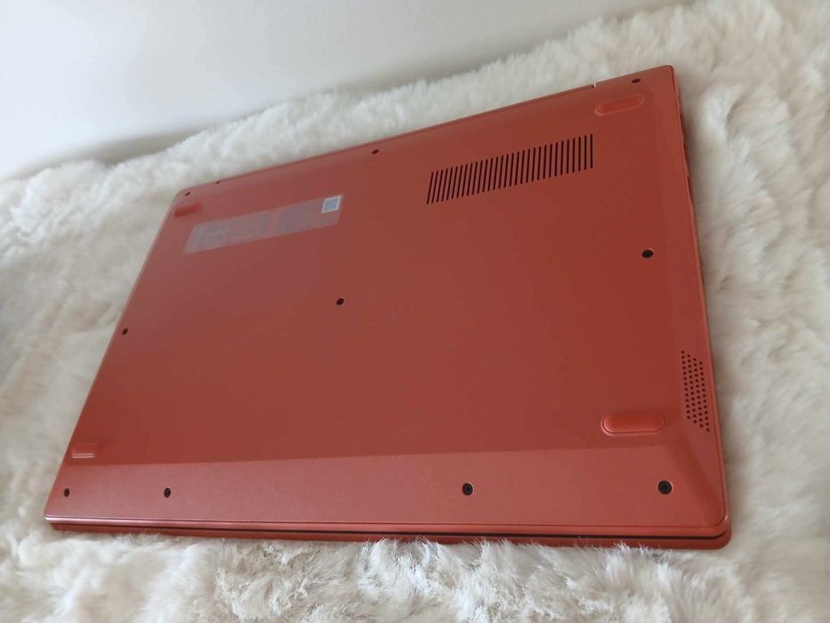 Laptop marki Lenovo
