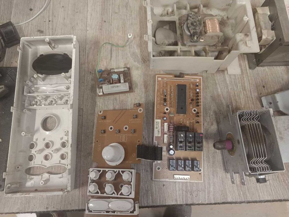 Мікрохвильова піч Samsung CK95R-US/BWT на запчастини