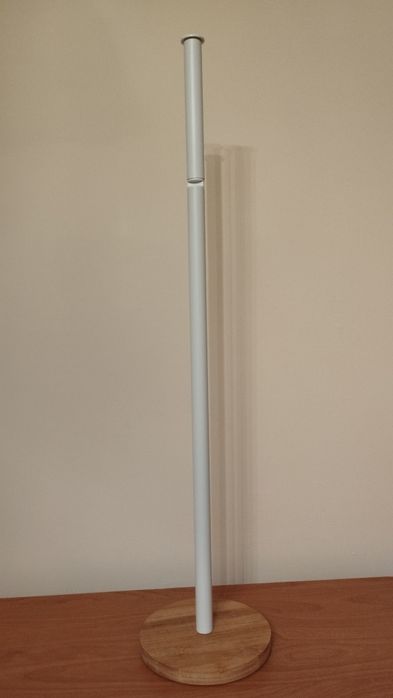 Stojak na papier toaletowy