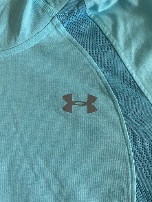 Женский лёгкий худи Under Armour