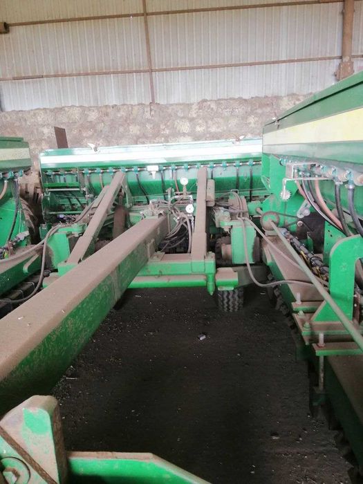 Продам сівалку John Deere 455 та інше навісне. Закриття господартства.