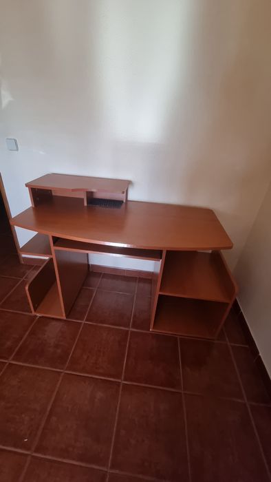 Secretaria em bom estado praticamente NOVA