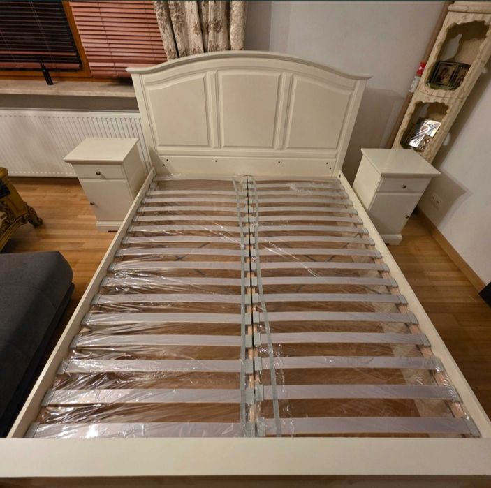 Sprzedam łóżko i dwie szafki nocne