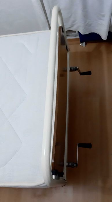 Cama articulada manual em ferro com colchão incluído 90x200