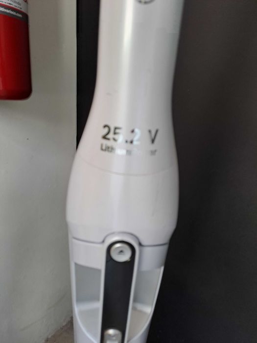 Aspirador Bosch sem fio, Flexxo Serie 4 25,2V
