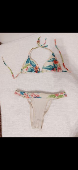 Bikini branco com flores