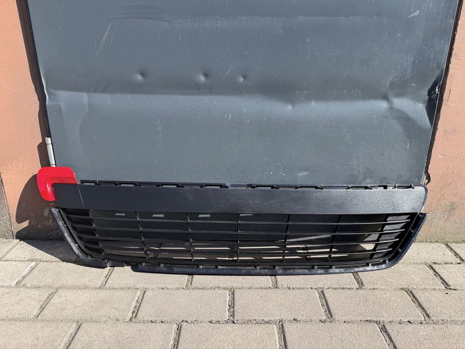 Kratka środkowa zderzaka przód Toyota Yaris III 11-14r. oryginał