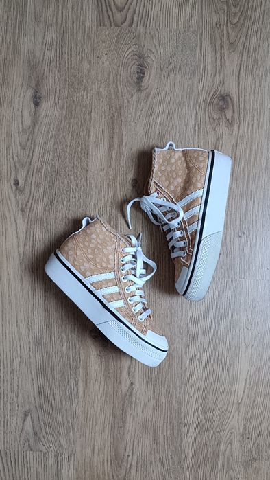 Sneakersy Disney adidas nizza