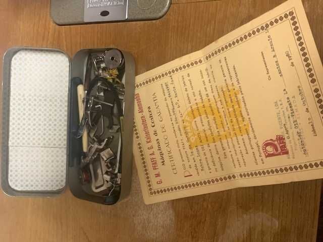 Máquina de costura PFAFF 230 automatic com movel