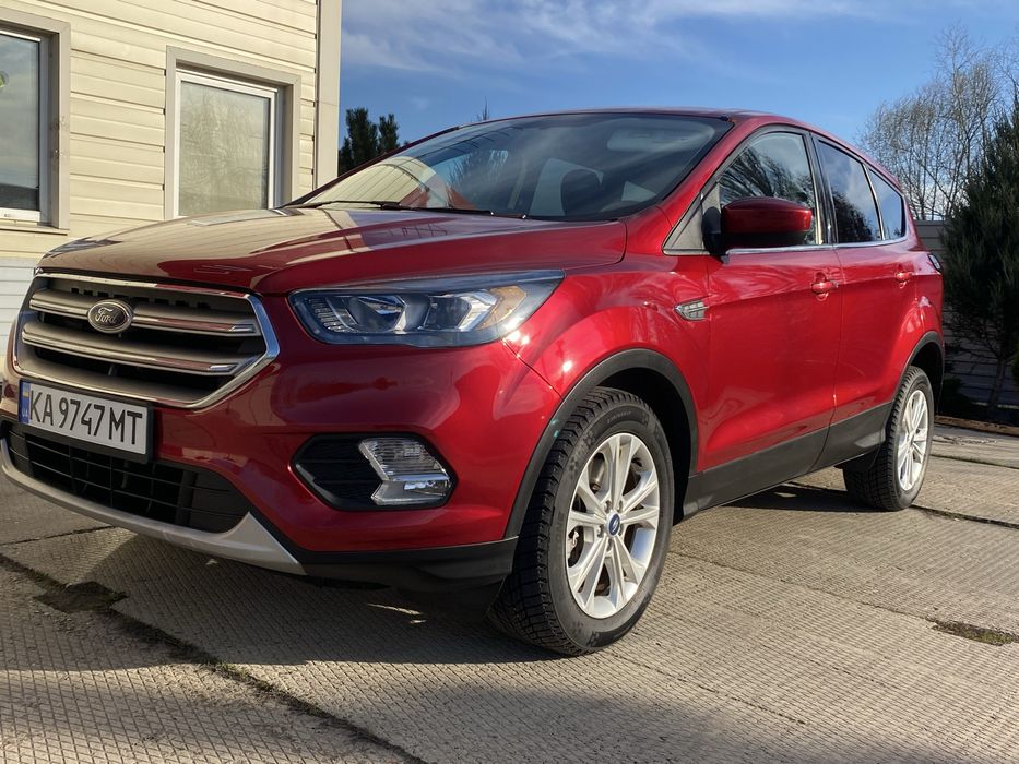 Автомобіль Форд Ескейп