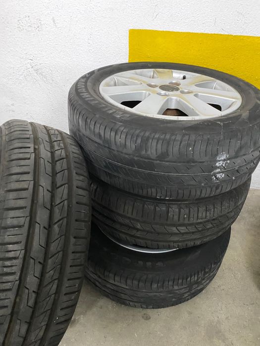 Pneus e jantes  em muito bom estado, r14