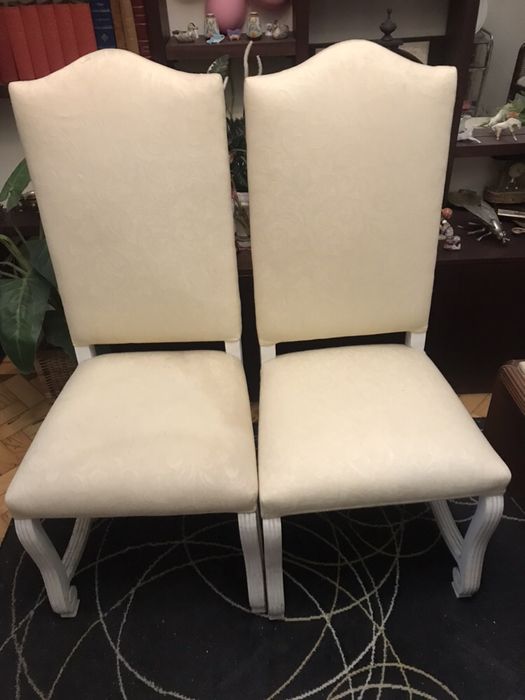 Cadeiras Brancas (2)