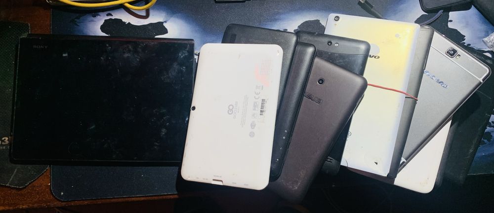 Продам планшеты лотом