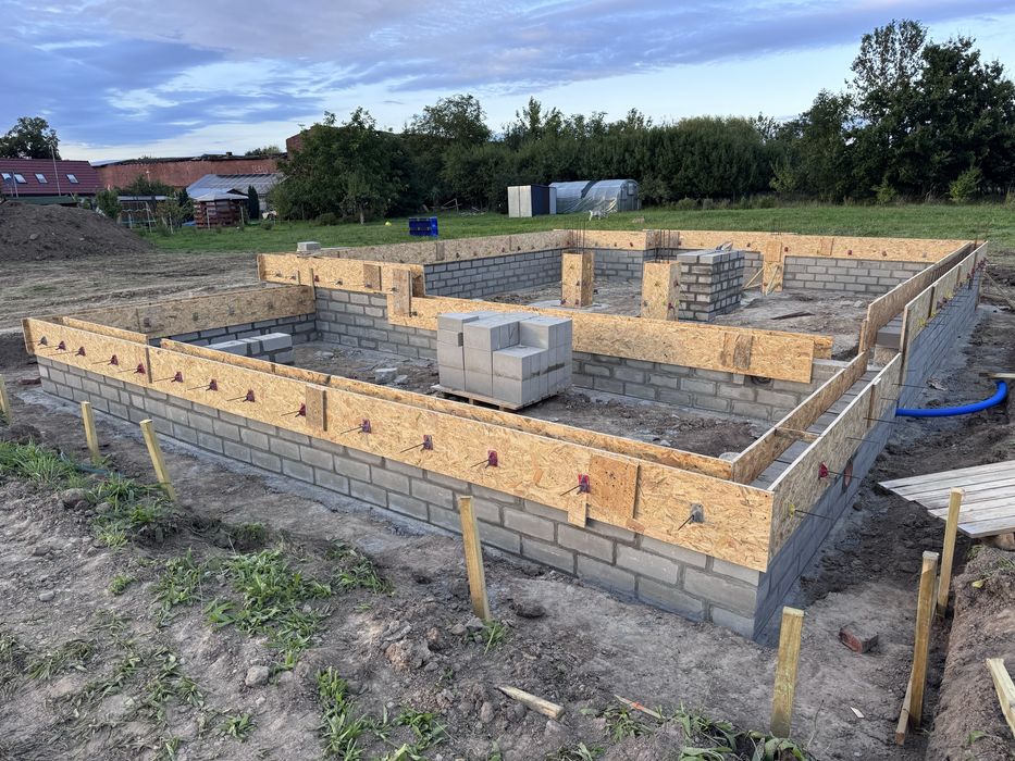 Stany surowe.  Firma budowlana