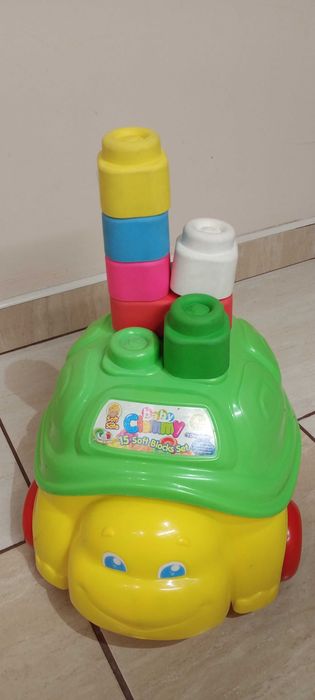 Żółwik z gumowymi klockami Clemmy baby firmy Clementoni