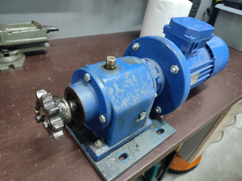 Motoreduktor BESEL 1.1 KW, 100 obr/min