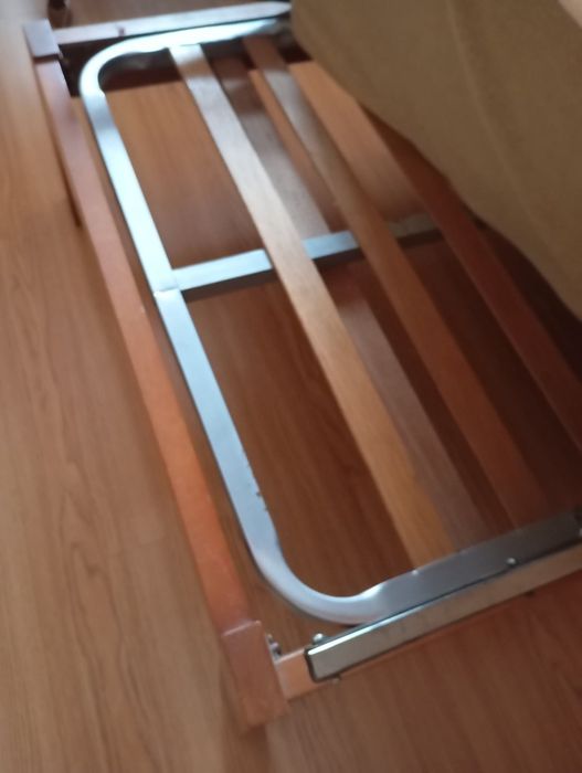 Cama de solteiro com grade