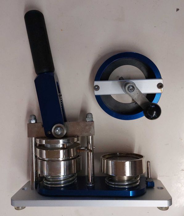 Maquina de fazer crachas 59mm