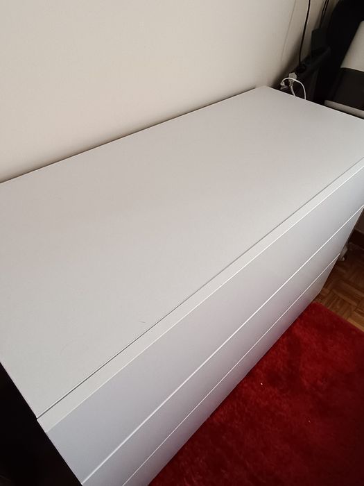 Alugo quarto espaçoso