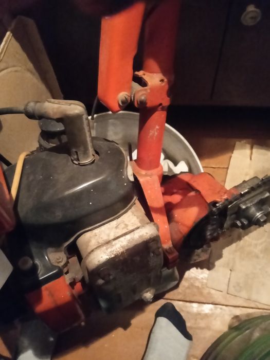 Продам бензопилу Урал.