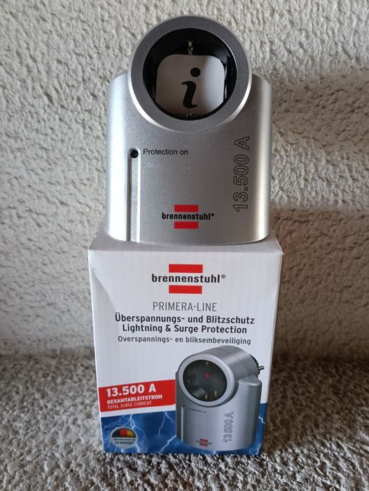 Tomada Com Proteção De Picos De Corrente e Trovoada