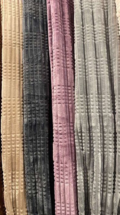 Велюрові пледи-шарпеї