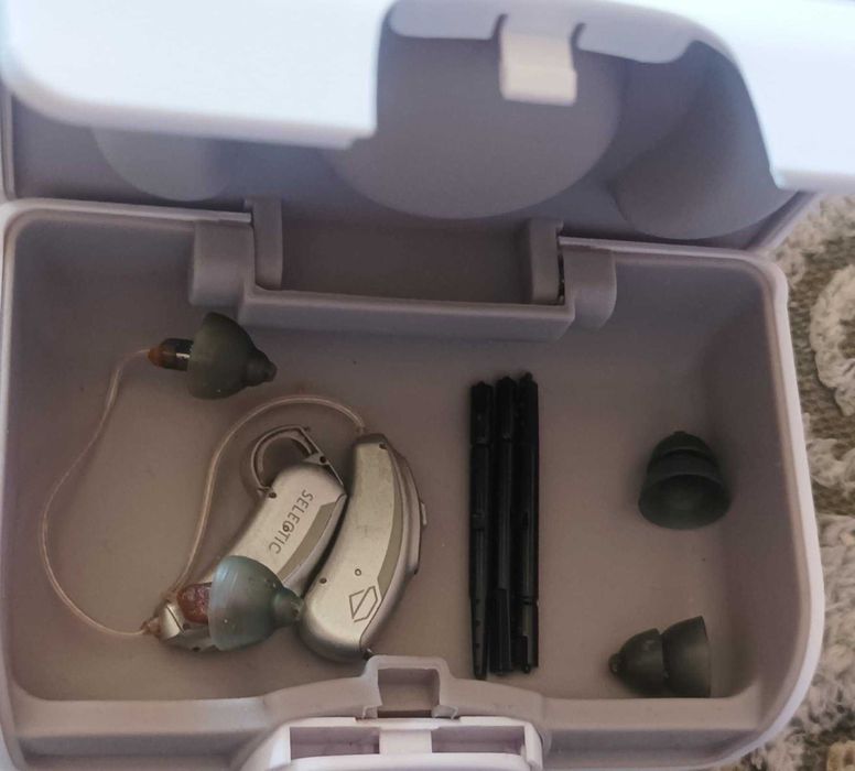 Aparat słuchowy Selectic pure hearing 
L+P, st. idealny.