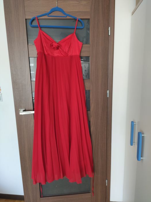 Suknia balowa z plisowaną spódnicą i wysokim stanem