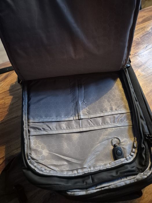 Plecak podrozny Osprey 40L otwierany jak walizka laptop