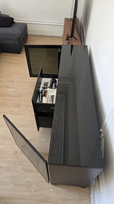 IKEA Aparador preto com portas e tampo de vidro