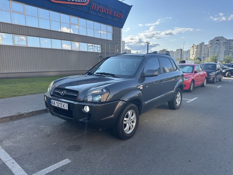 Hyundai Tucson 2.0 Бен/ газ . Полная комплек.