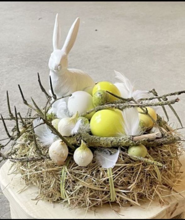 Stroik wianek wielkanocny z zającem i seledynowymi dodatkami