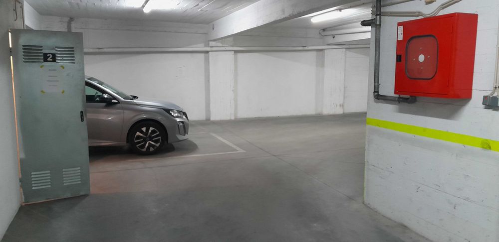Garagem /parqueamento - Arrendar-Carregado
