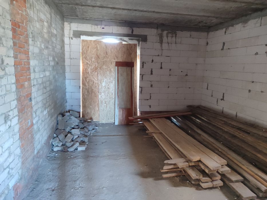 Продається добротний новий будинок