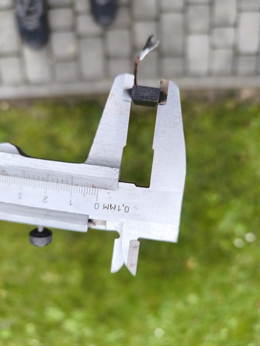 Szczotki węglowe nowe ok 150 sztuk 5x10x25mm