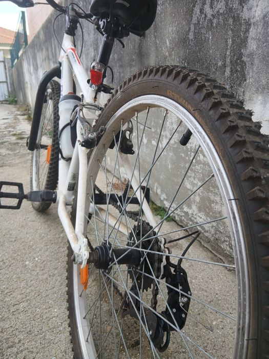 Bicicleta poucas vezes usada