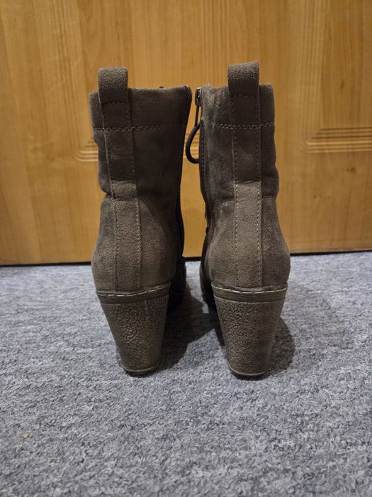 Buty ocieplone na koturnie 38