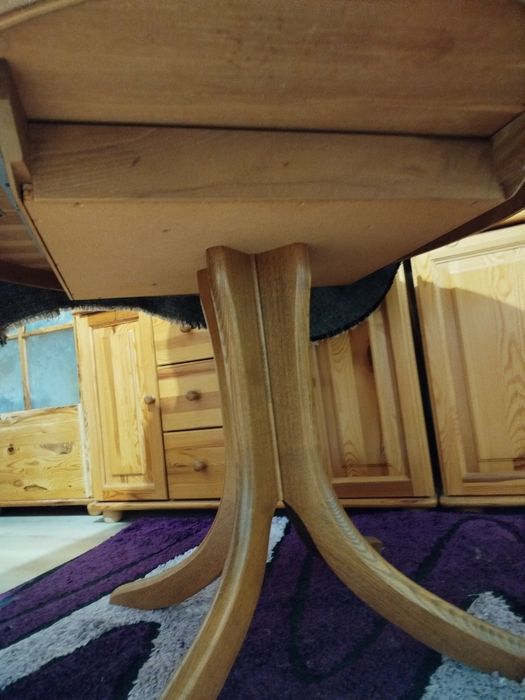 Stół okrągły solidny rozkładanyy.