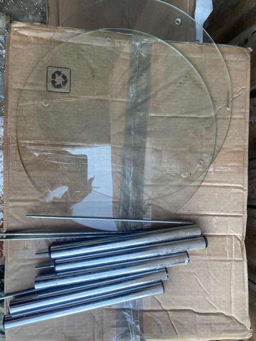 Stolik szklany dwurzedowy