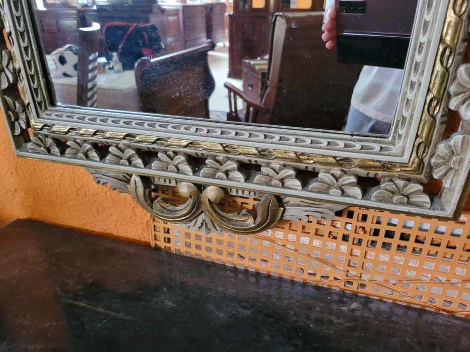 Conjunto de consola com em madeira trabalhada tampo em ped