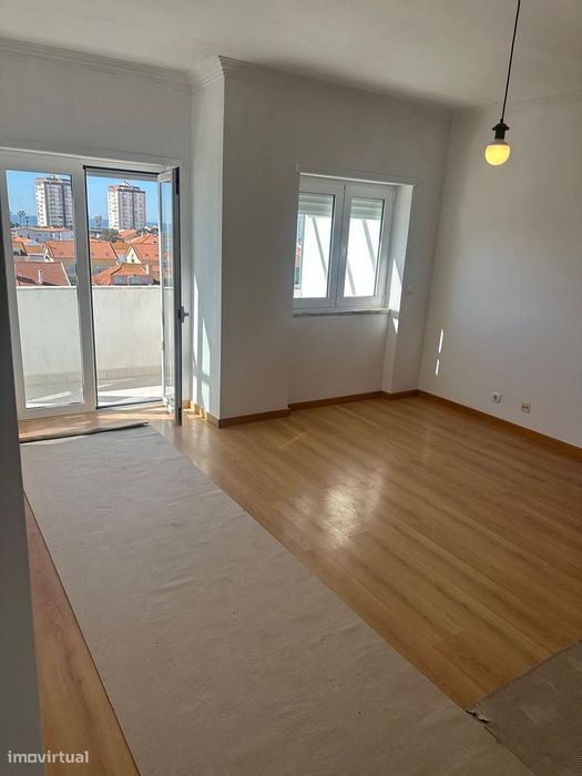 RESERVADO - T1 com varanda a minutos da praia-Costa da Caparica