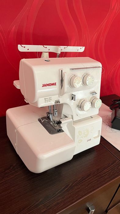 Оверлок Janome 210D в идеальном состояни