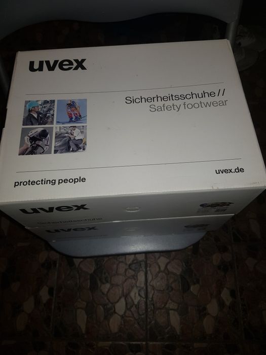 Защитные ботинки UVEX