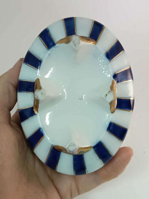 Bonita caixa guarda joias em porcelana alemã