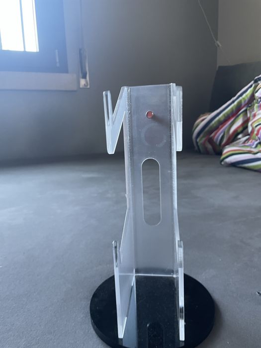 Suporte para comando e headfones