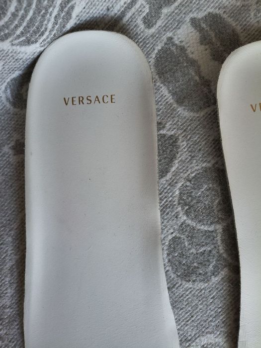 Продам устілки Versace