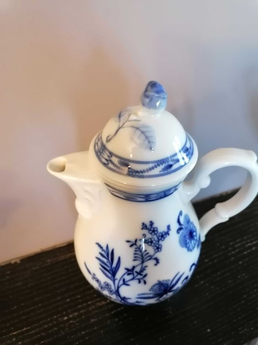 Dzbanek z wzorem cebulowym