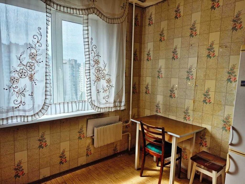 Продаж 2-кімнатної квартири, Дарницький район, метро Позняки, вулиця Ахматової Анни.