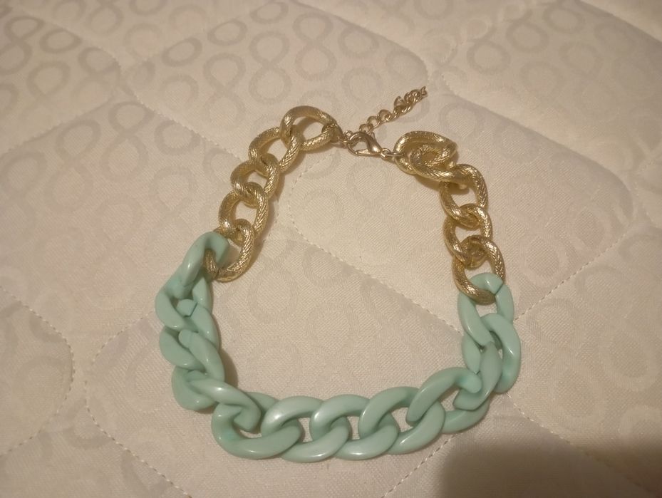 Colares pouco usados