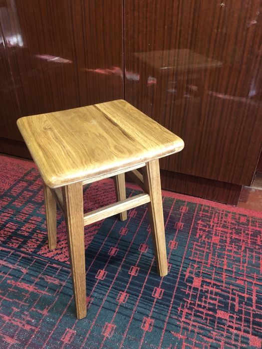 Табурет дубовий лакерований